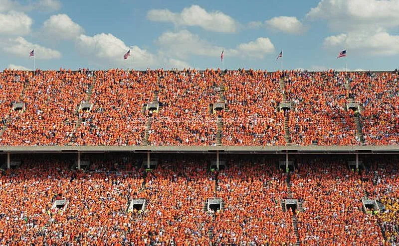 伟德国际官网登录入口汉得信息Top Football Team Player: His Successful Career in the Field